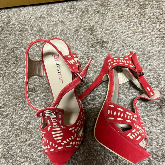 Velvet coral and beige 1 1/2” platform 4” heels - Picture 1 of 1